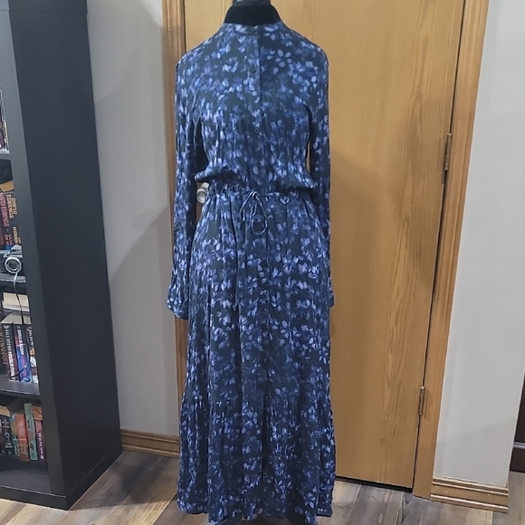 Bella Dahl Dresses & Skirts - Bella Dahl Long Sleeve Blue Patterned Dress